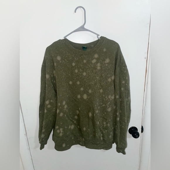 Wild Fable by Target green bleached spotted crewneck!!